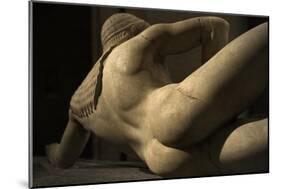 Aegina West Pediment. 500-490 BC. Detail of Fallen Trojan Warrior. Temple of Aphaia. Greece-null-Mounted Giclee Print