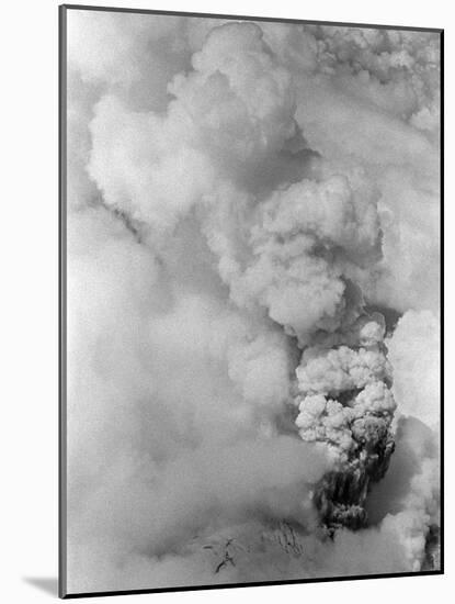Aerial Of Mt. St. Helens Ash Cloud-Bettmann-Mounted Photographic Print