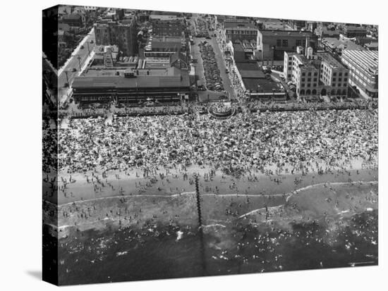 Aerial View of Crowds Enjoying a Hot 4th of July at Rockaway Beach-Sam Shere-Stretched Canvas