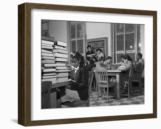 African American Students Reading at Bethune-Cookman College, Feb. 1943-null-Framed Photo