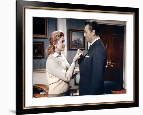 Ailleurs l'herbe est plus verte THE GRASS IS GREENER by StanleyDonen with Deborah Kerr and Robert M-null-Framed Photo