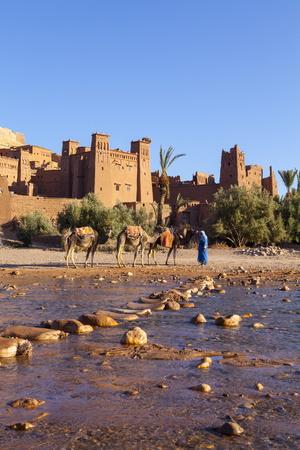 https://imgc.allpostersimages.com/img/posters/ait-benhaddou-unesco-world-heritage-site-atlas-mountains-morocco-north-africa-africa_u-L-PNF0J10.jpg?artPerspective=n