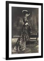 Ak Erzherzogin Maria Annunziata V Österreich, Langes Ballkleid, Federhut, Sessel-null-Framed Photographic Print