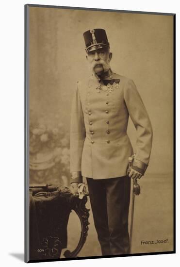 Ak Kaiser Franz Josef I., Standportrait, Uniform, Hochhut, Säbel-null-Mounted Photographic Print