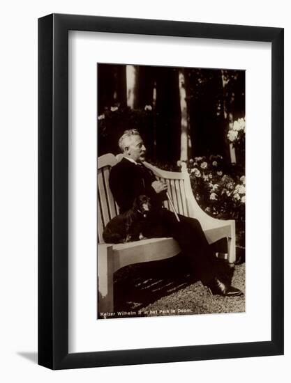 Ak Kaiser Wilhelm II Im Park Des Hauses Doorn, Dackel, Sitzbank-null-Framed Photographic Print