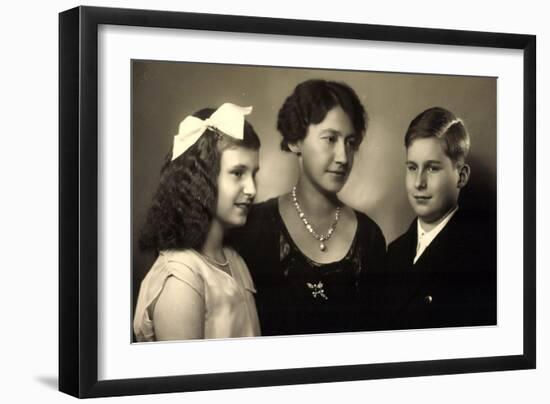 Ak Prinzessin Elisabeth Von Thurn U. Taxis, Anselm Und Iniga-German photographer-Framed Giclee Print