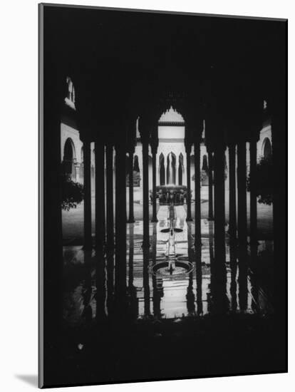 Alahambra Palace, 13th Century Citadel of Moorish Kings-David Lees-Mounted Photographic Print