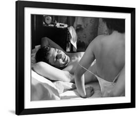 Albert Finney - Saturday Night and Sunday Morning-null-Framed Photo