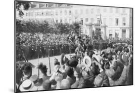 Albert I of Belgium on the Way to Parliament, 1914-null-Mounted Giclee Print