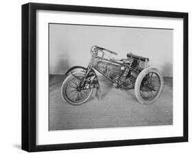 Album photographique : Tricycle de course De Dion-Bouton 1902.-null-Framed Giclee Print