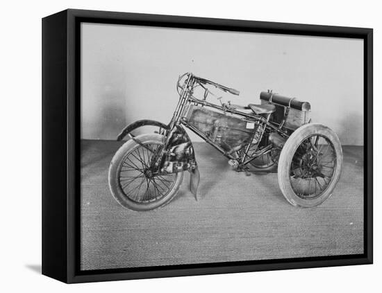 Album photographique : Tricycle de course De Dion-Bouton 1902.-null-Framed Stretched Canvas