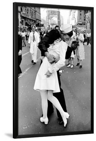 SAILOR/'S KISS POSTER AUG 14 1945 VJ WORLD WAR II 24X36