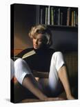Marilyn Monroe Reading at Home-Alfred Eisenstaedt-Stretched Canvas