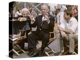 Alfred Hitchcock and Rod Taylor sur le tournage du film Les Oiseaux, 1963 (photo)-null-Stretched Canvas