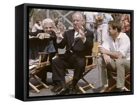 Alfred Hitchcock and Rod Taylor sur le tournage du film Les Oiseaux, 1963 (photo)-null-Framed Stretched Canvas