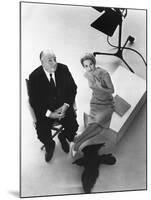 Alfred Hitchcock and Tippi Hedren, photo pour la sortie du fim Les Oiseaux, 1963 (b/w photo)-null-Mounted Photo