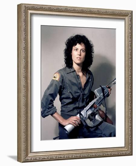 Alien 1979 Directed by Ridley Scott Avec Sigourney Weaver-null-Framed Photo