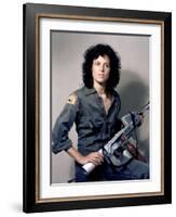 Alien 1979 Directed by Ridley Scott Avec Sigourney Weaver-null-Framed Photo