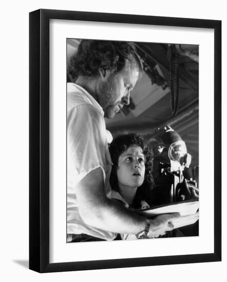 Alien, 1979 directed by Ridley Scott On the set, Ridley Scott directs Sigourney Weaver (photo)-null-Framed Photo