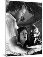 Alien, 1979 directed by Ridley Scott On the set, Ridley Scott directs Sigourney Weaver (photo)-null-Mounted Photo