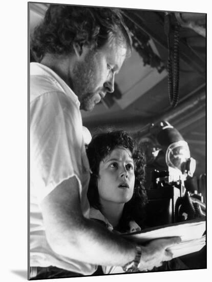 Alien, 1979 directed by Ridley Scott On the set, Ridley Scott directs Sigourney Weaver (photo)-null-Mounted Photo