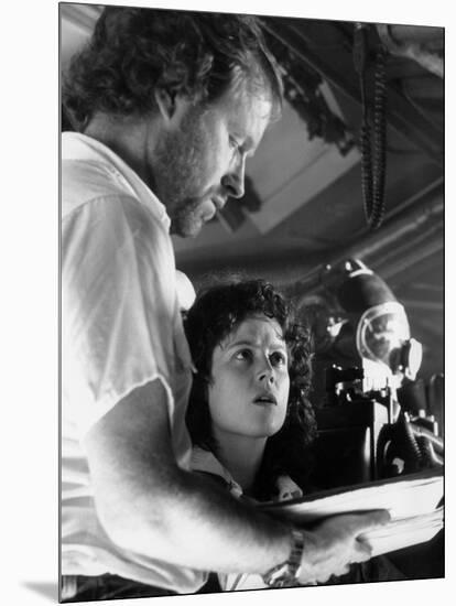 Alien, 1979 directed by Ridley Scott On the set, Ridley Scott directs Sigourney Weaver (photo)-null-Mounted Photo