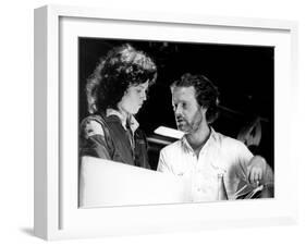 Alien, 1979 directed by Ridley Scott On the set, Ridley Scott directs Sigourney Weaver (photo)-null-Framed Photo