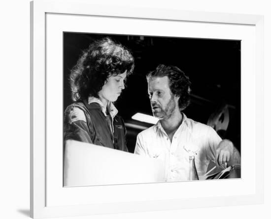 Alien, 1979 directed by Ridley Scott On the set, Ridley Scott directs Sigourney Weaver (photo)-null-Framed Photo