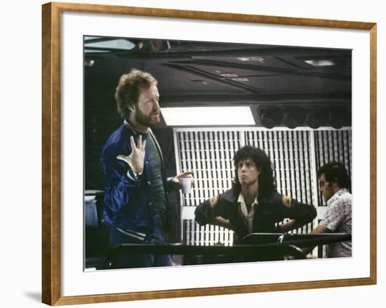 Alien, 1979 directed by Ridley Scott On the set; the director (Ridley Scott) with Sigourney Weaver -null-Framed Photo