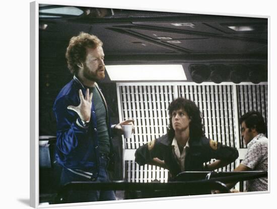 Alien, 1979 directed by Ridley Scott On the set; the director (Ridley Scott) with Sigourney Weaver -null-Framed Photo