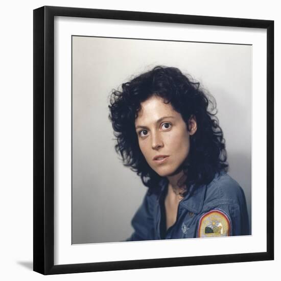 Alien, 1979 directed by Ridley Scott with Sigourney Weaver (photo)-null-Framed Photo