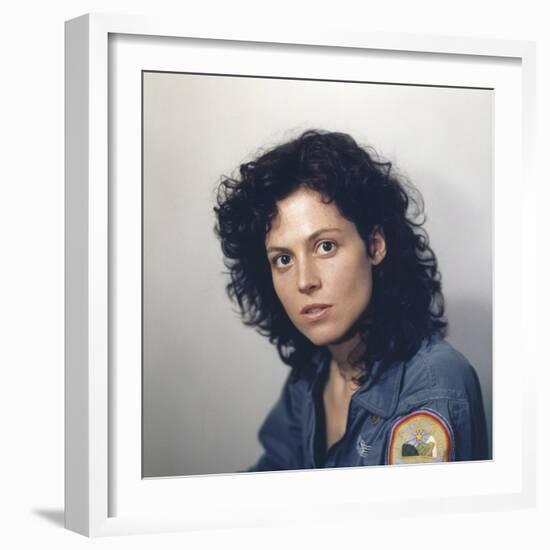 Alien, 1979 directed by Ridley Scott with Sigourney Weaver (photo)-null-Framed Photo