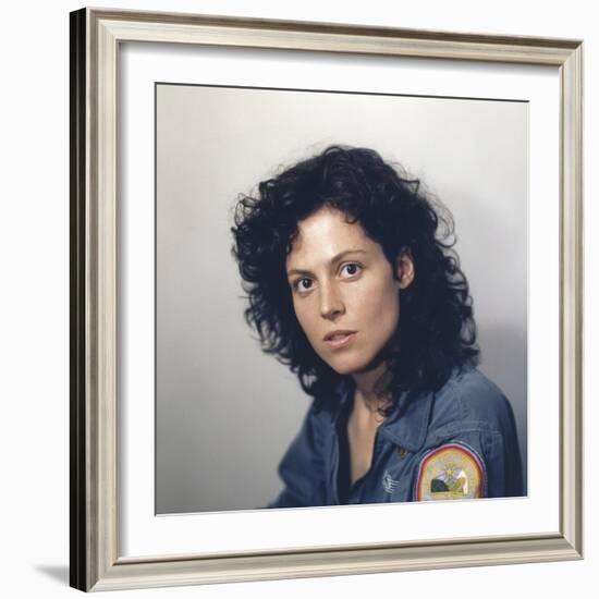 Alien, 1979 directed by Ridley Scott with Sigourney Weaver (photo)-null-Framed Photo