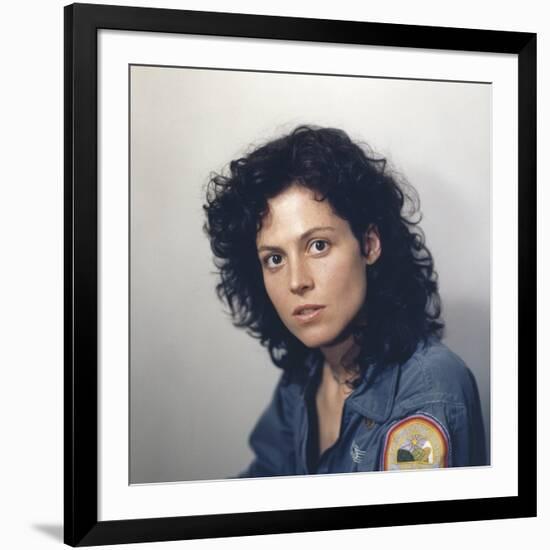 Alien, 1979 directed by Ridley Scott with Sigourney Weaver (photo)-null-Framed Photo