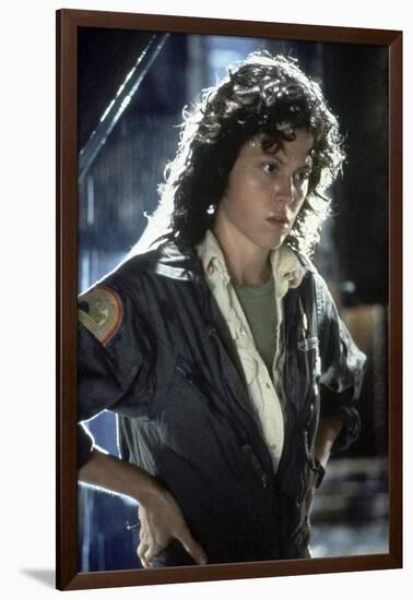 Alien, 1979 directed by Ridley Scott with Sigourney Weaver (photo)-null-Framed Photo