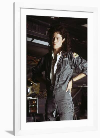 Alien, 1979 directed by Ridley Scott with Sigourney Weaver (photo)-null-Framed Photo