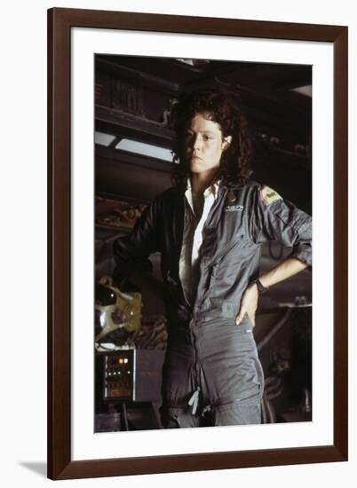 Alien, 1979 directed by Ridley Scott with Sigourney Weaver (photo)-null-Framed Photo