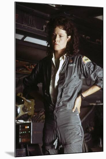 Alien, 1979 directed by Ridley Scott with Sigourney Weaver (photo)-null-Mounted Photo