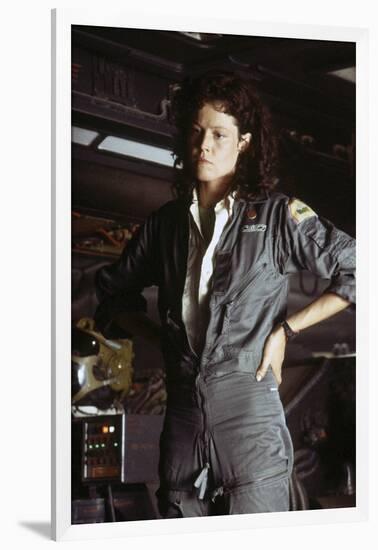 Alien, 1979 directed by Ridley Scott with Sigourney Weaver (photo)-null-Framed Photo