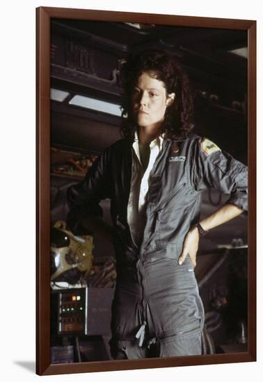 Alien, 1979 directed by Ridley Scott with Sigourney Weaver (photo)-null-Framed Photo