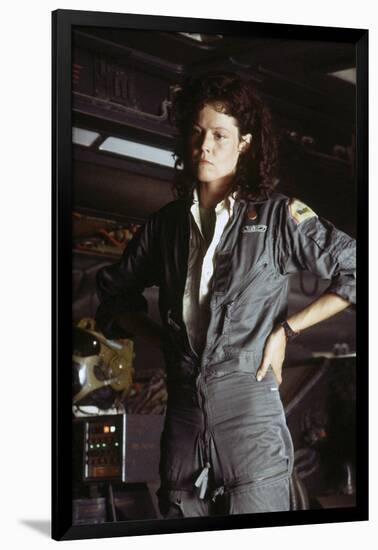 Alien, 1979 directed by Ridley Scott with Sigourney Weaver (photo)-null-Framed Photo