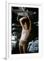 Alien, 1979 directed by Ridley Scott with Sigourney Weaver (photo)-null-Framed Photo