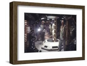 Alien, 1979 directed by Ridley Scott with Sigourney Weaver, Yaphet Kotto and Harry Dean Stanton (ph-null-Framed Photo