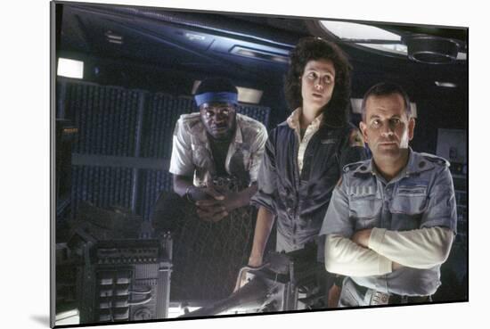 Alien, 1979 directed by Ridley Scott with Yaphet Kotto, Sigourney Weaver and Ian Holm (photo)-null-Mounted Photo