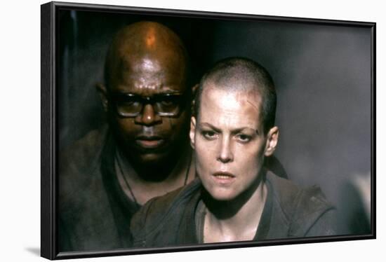 Alien 3 1991 Directed by David Fincher Avec Charles S. Dutton and Sigourney Weaver-null-Framed Photo