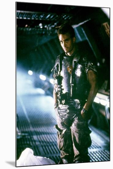 ALIENS, 1986 directed by JAMES CAMERON with Michael Biehn (photo)-null-Mounted Photo