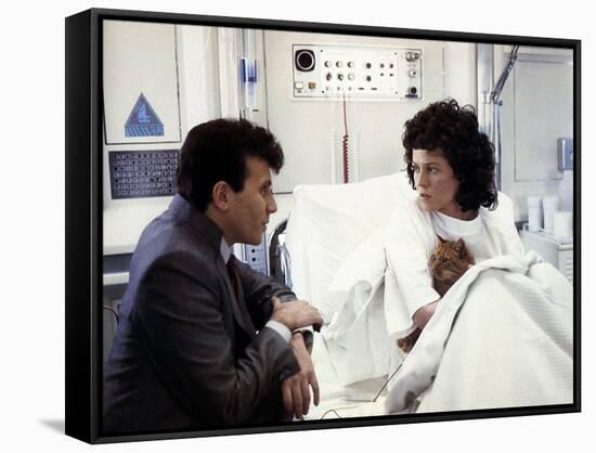 ALIENS, 1986 directed by JAMES CAMERON with Paul Reiser and Sigourney Weaver (photo)-null-Framed Stretched Canvas