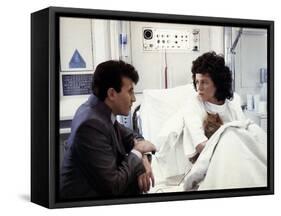 ALIENS, 1986 directed by JAMES CAMERON with Paul Reiser and Sigourney Weaver (photo)-null-Framed Stretched Canvas