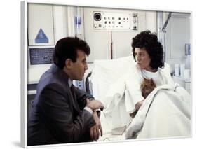 ALIENS, 1986 directed by JAMES CAMERON with Paul Reiser and Sigourney Weaver (photo)-null-Framed Photo