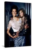 ALIENS, 1986 directed by JAMES CAMERON with Sigourney Weaver and Carrie Henn (photo)-null-Stretched Canvas